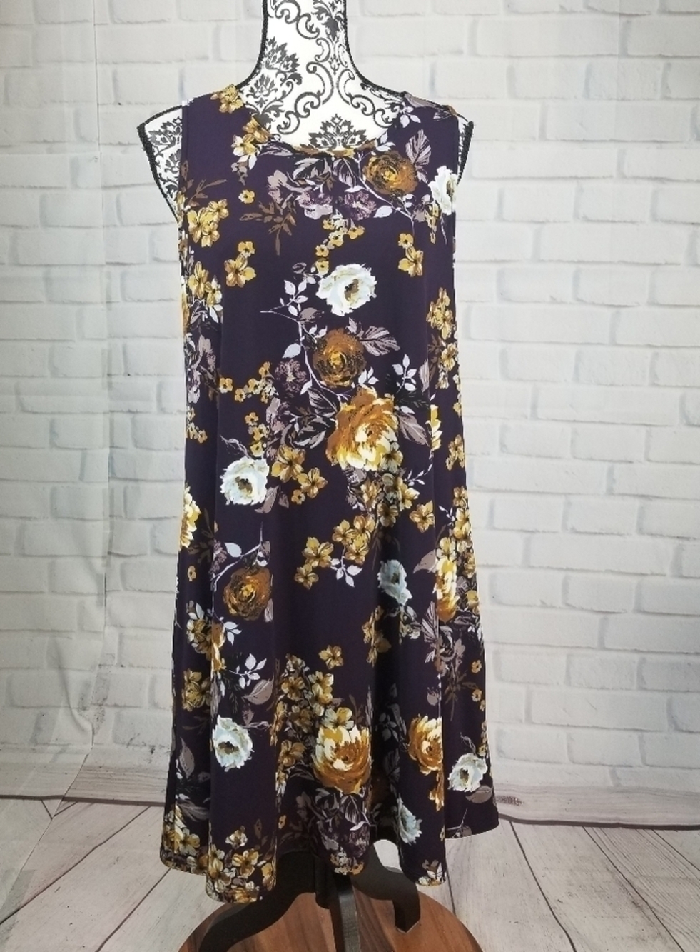 Karen Kane size large stretch knit floral dress